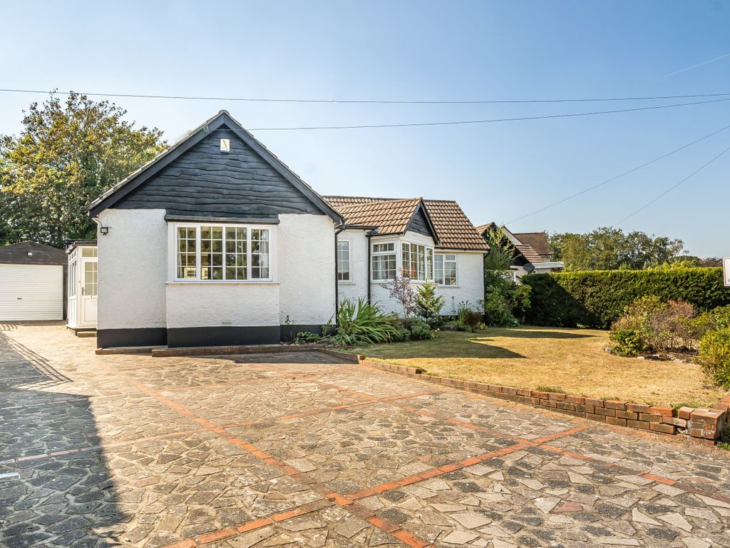 3 bed bungalow to rent in Highfield Road, Chislehurst BR7, £2,500 pcm