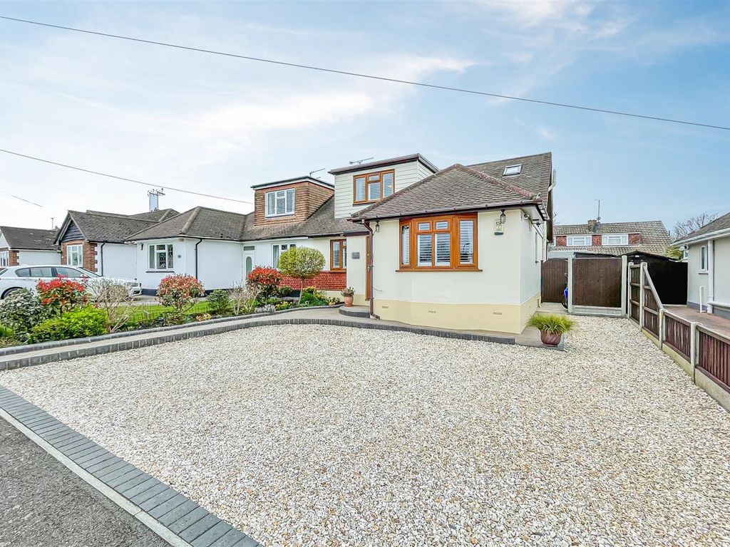 5 bed property for sale in Rosslyn Road, Hockley SS5 Zoopla