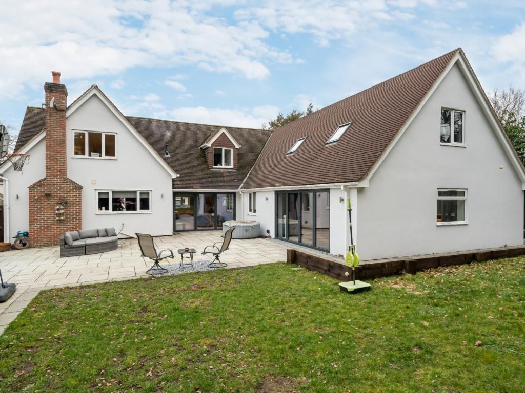 6 bed detached house for sale in Buckhurst Grove, Wokingham, Berkshire