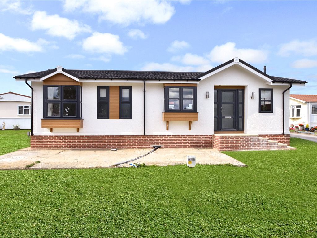 2 bed bungalow for sale in St Brelades Court, Edenbridge, Kent TN8, £