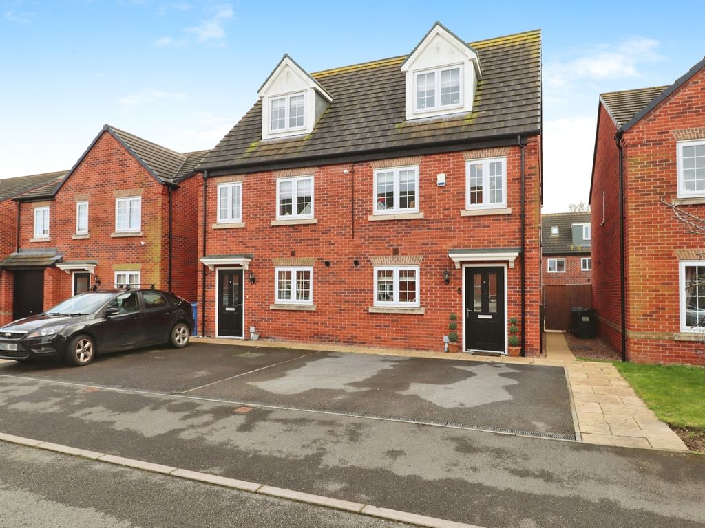 3 bed semidetached house for sale in Bancroft Drive, Doncaster DN9, £