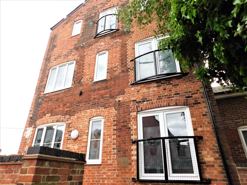 1 bed flat to rent in St. Clements Church Lane, Ipswich IP4, £695 pcm