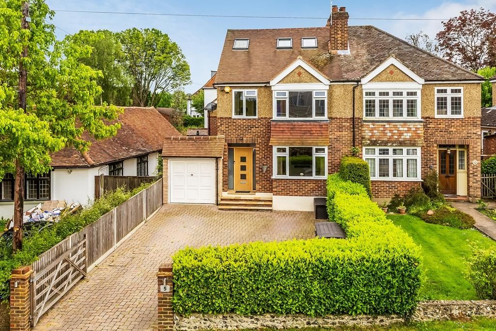 5 bed semidetached house for sale in Lodge Road, Fetcham KT22, £
