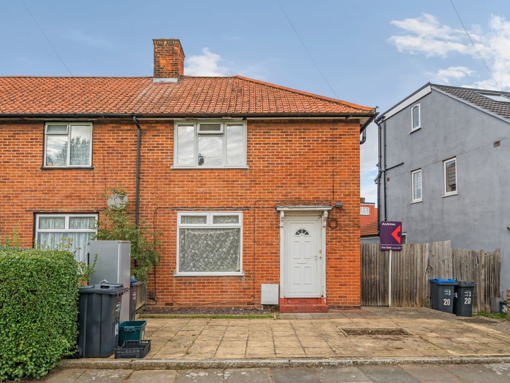 3 bed end terrace house for sale in Merevale Crescent, Morden SM4, £