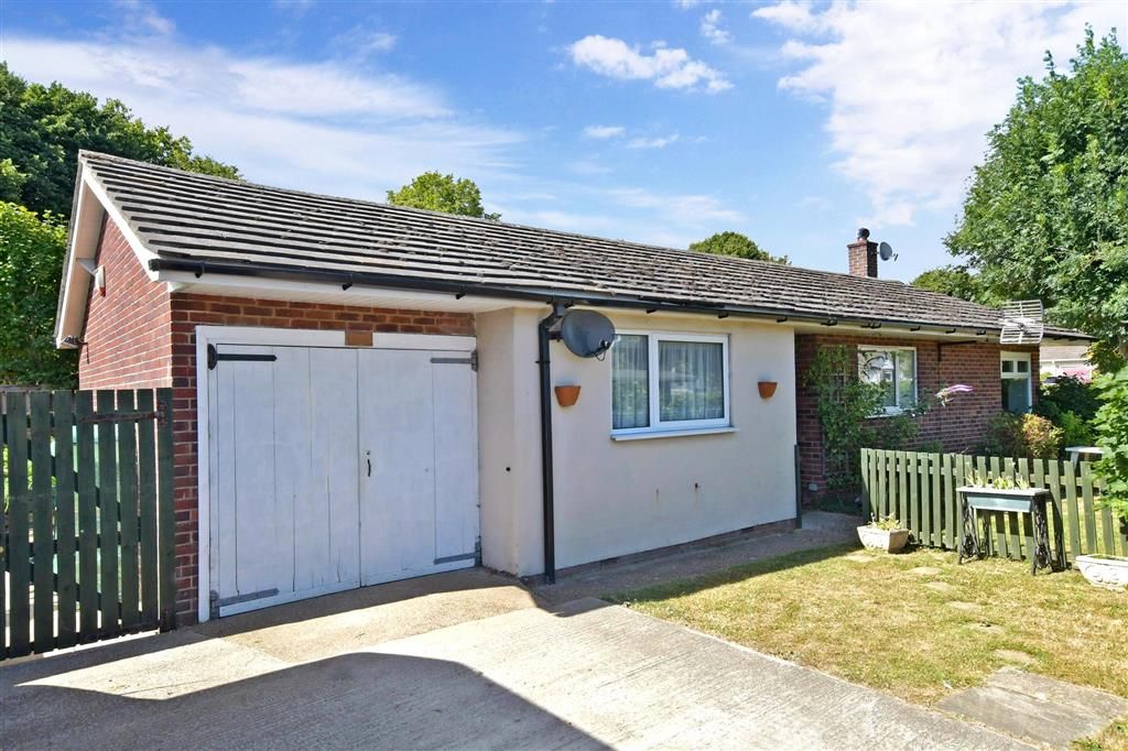 3 bed detached bungalow for sale in Milton Road, Cowplain
