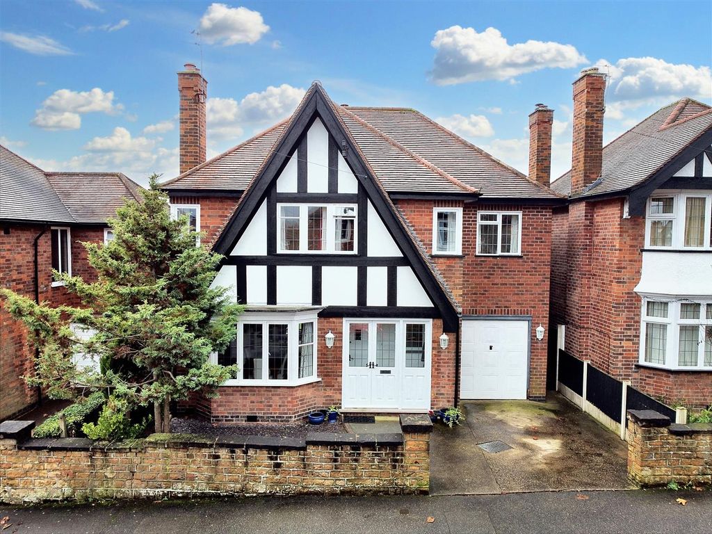5 bed detached house for sale in Larch Crescent, Beeston, Nottingham