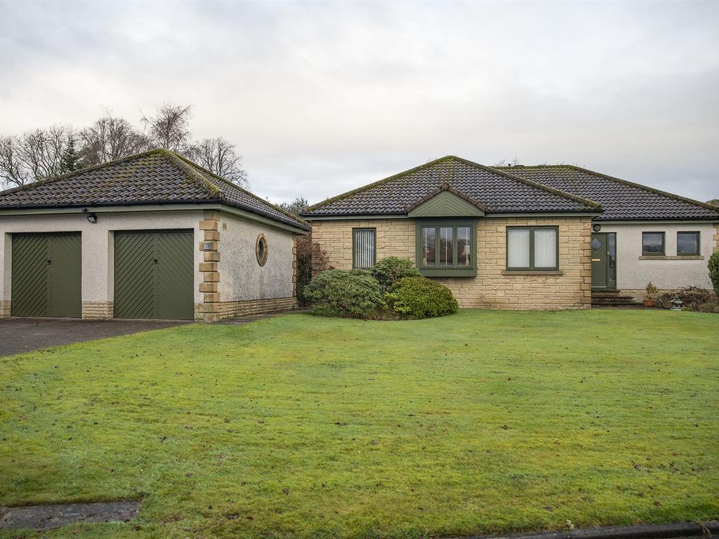 4 bed detached bungalow for sale in Westpark Gate, Saline, Dunfermline
