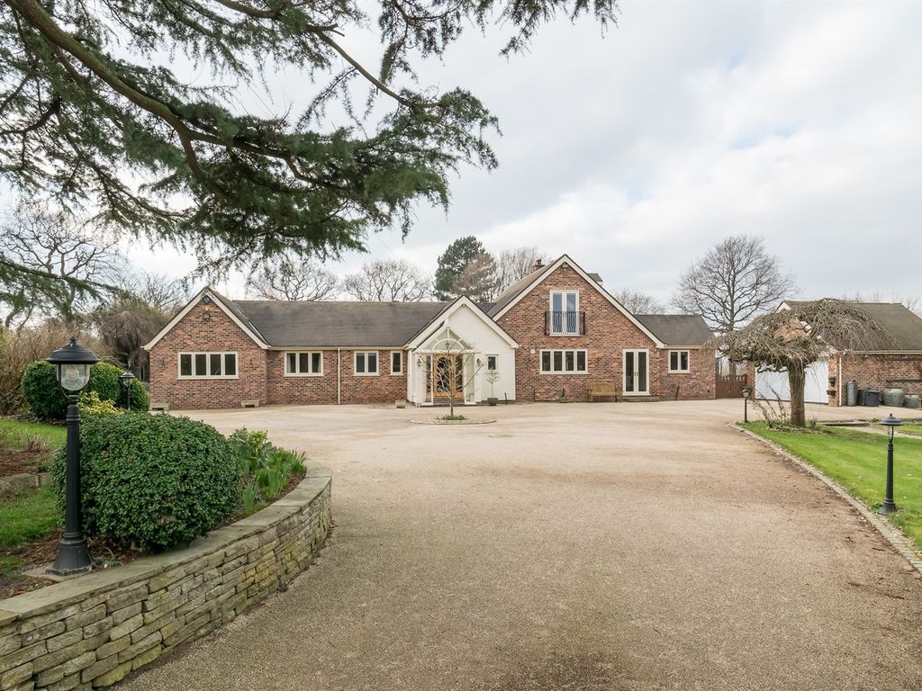 5 bed detached house for sale in Moggie Lane, Adlington, Macclesfield