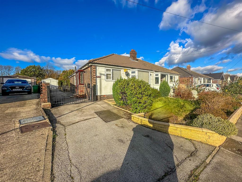 2 bed semidetached bungalow for sale in Cambridge Crescent, Crofton