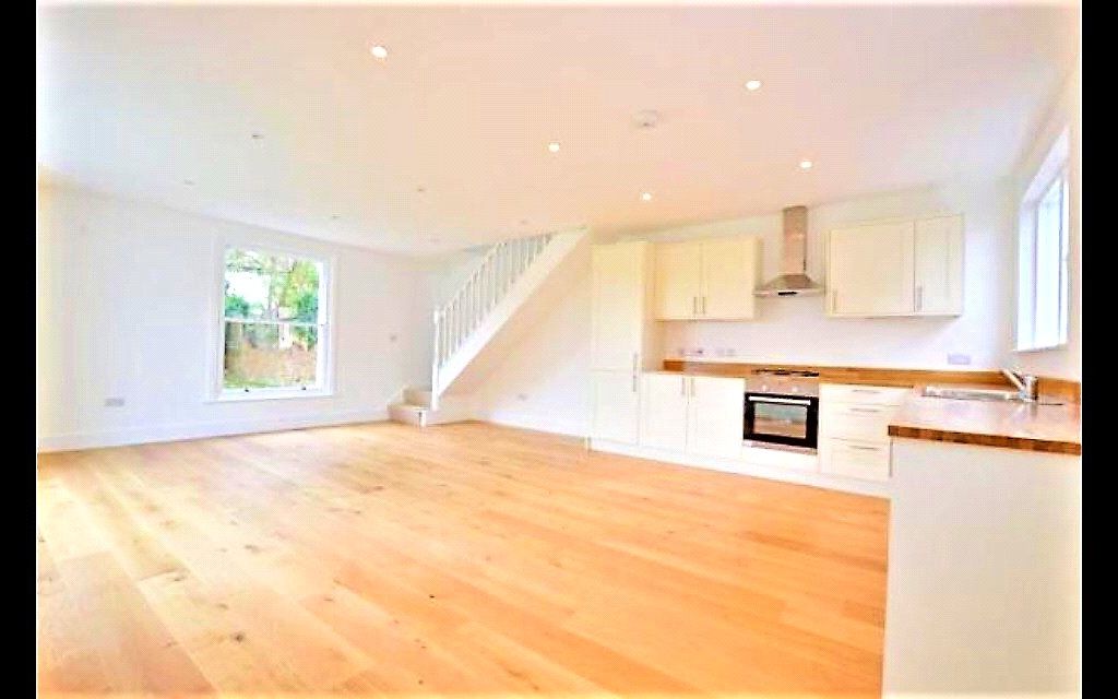 3 bed detached house to rent in Woodhill, Woolwich SE18 Zoopla