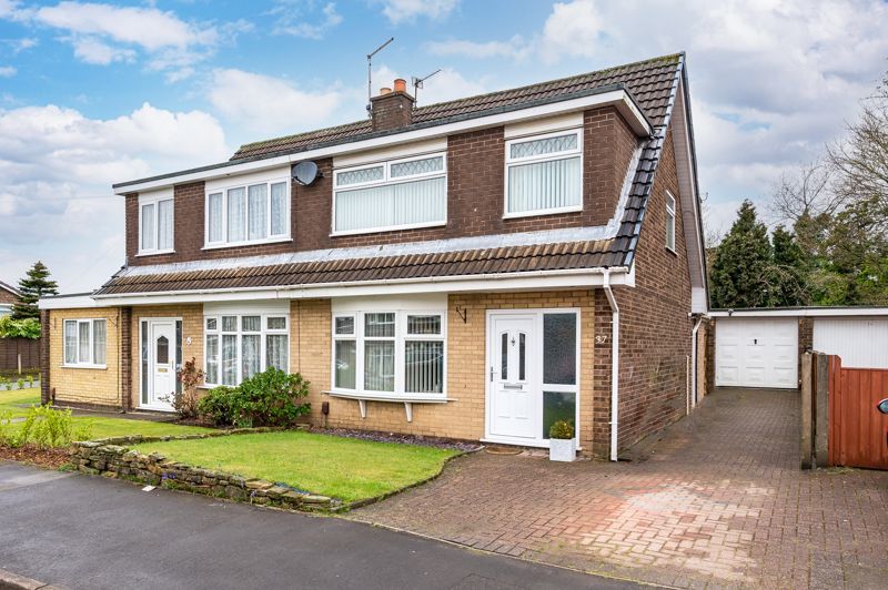 3 bed semidetached house for sale in Robin Hill Drive, Standish, Wigan