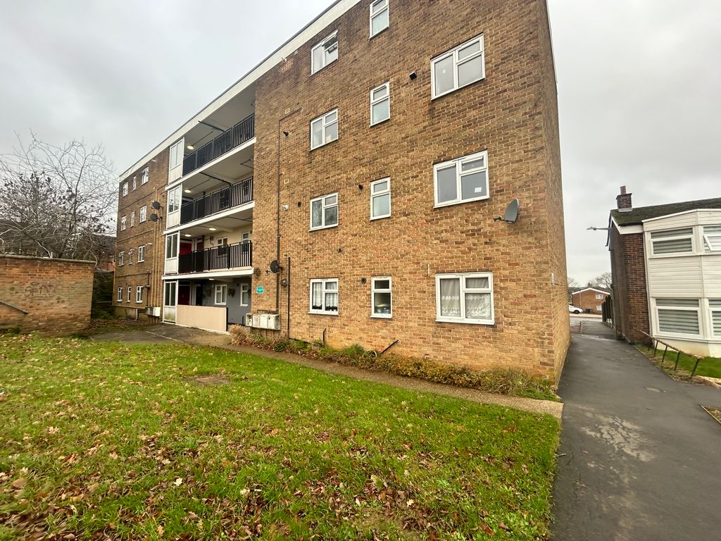 1 bed flat to rent in Rundells, Harlow CM18, £1,050 pcm Zoopla