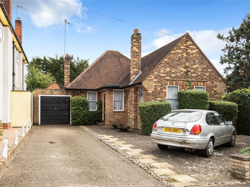 2 bed bungalow for sale in Way, Stanmore, Middlesex HA7 Zoopla