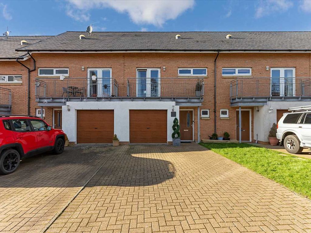 3 bed town house for sale in Blackbraes Avenue, Calderwood, East