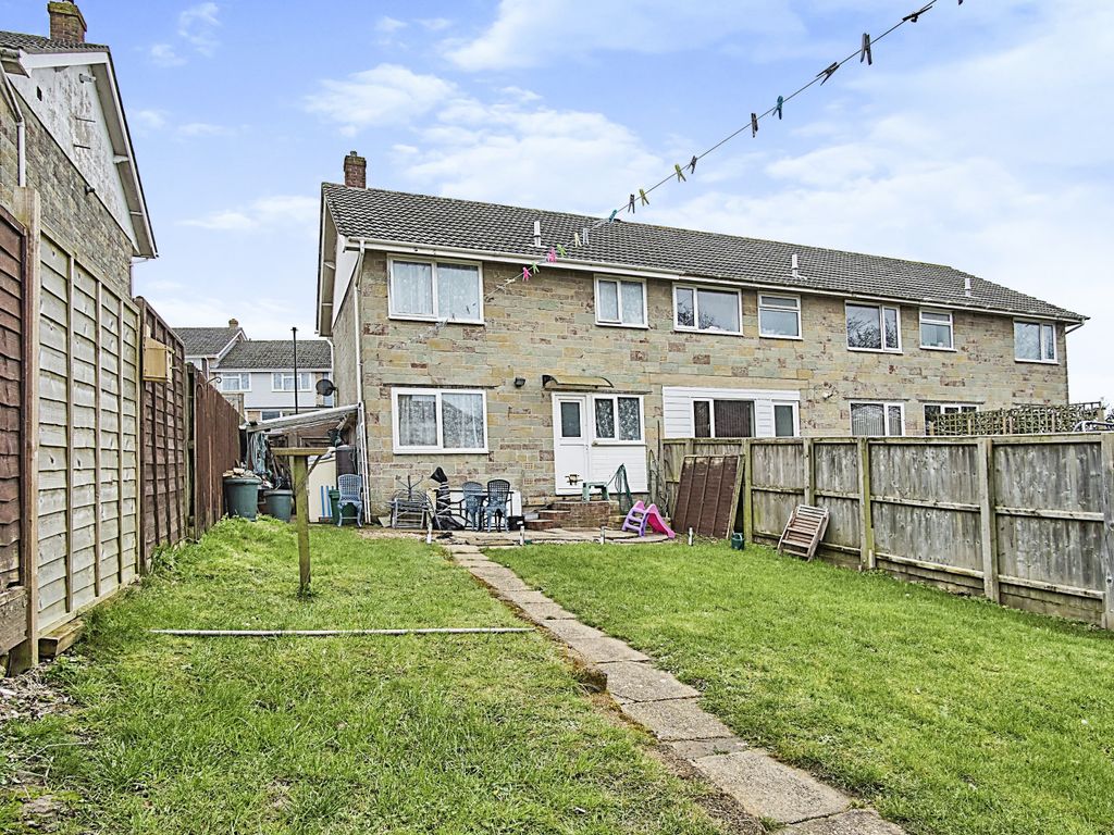 4 bed semidetached house for sale in Grange Avenue, Binstead PO33 Zoopla