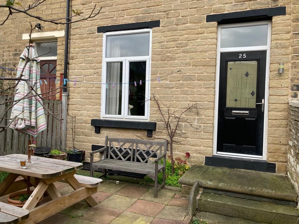 4 bed terraced house for sale in Alexandra Road, Shipley BD18, £250,000