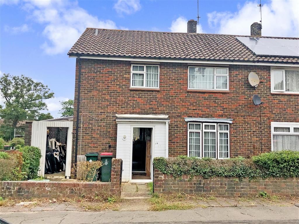 4 bed end terrace house for sale in Pollards, Gossops Green, Crawley