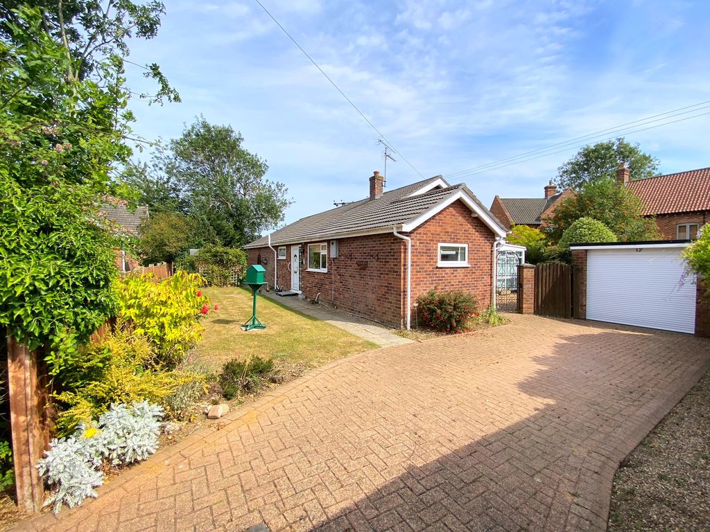 3 bed detached bungalow for sale in Smithson Drive, Mattishall, Dereham