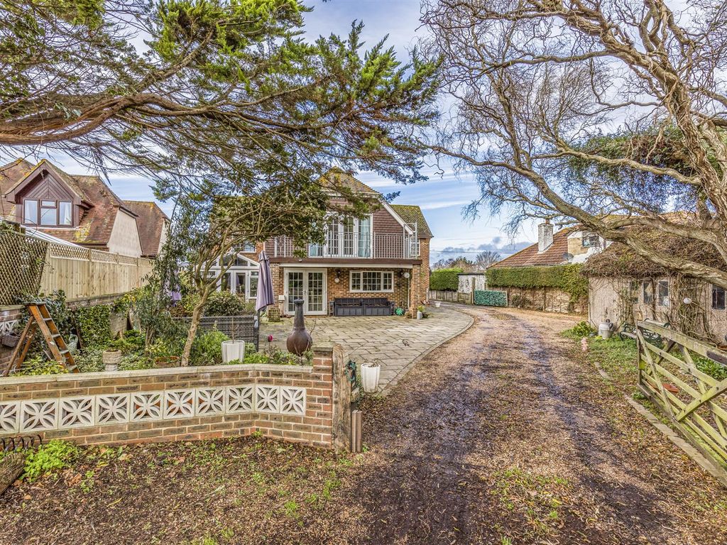 5 bed detached house for sale in Castlemans Lane, Hayling Island PO11