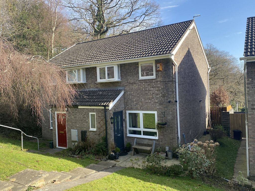 3 bed semidetached house for sale in Denbigh Crescent,