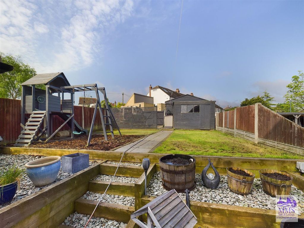 5 bed semidetached house for sale in Windmill Close, Strood, Rochester