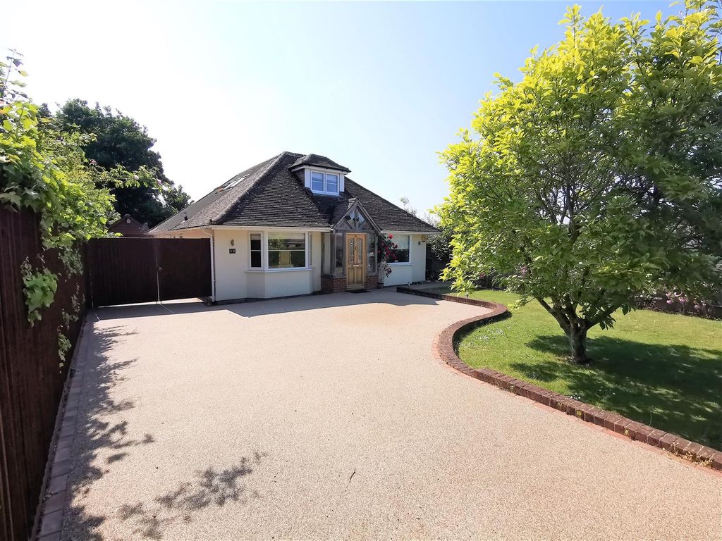 5 bed property for sale in Byfleet Avenue, Old Basing, Basingstoke RG24