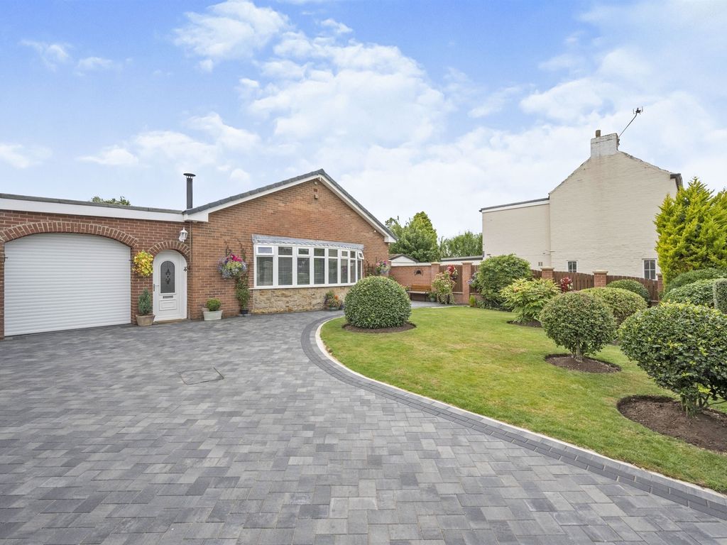 4 bed detached bungalow for sale in Upperthorpe Road, Westwoodside