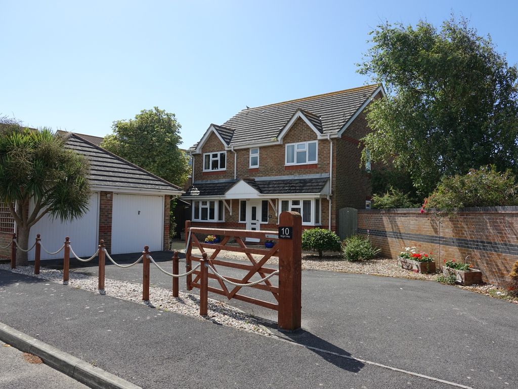 4 bed detached house for sale in Wight Way, Selsey, Chichester PO20, £