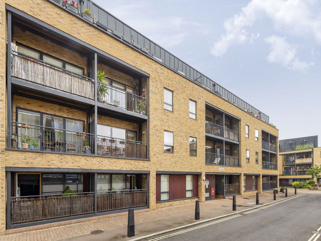 Mildmay Avenue, London N1  