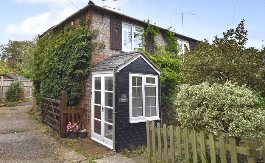 3 bed semidetached house to rent in Ermin Street, Stockcross, Newbury