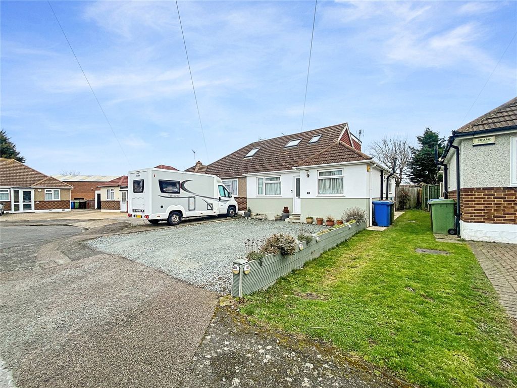 3 bed semidetached house for sale in Bourne Grove, Sittingbourne, Kent