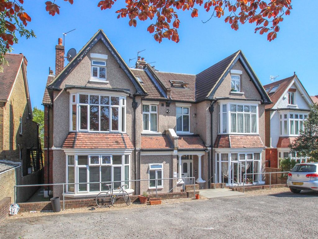 2 bed flat for sale in Ravensbourne Park, Catford, London SE6, £325,000