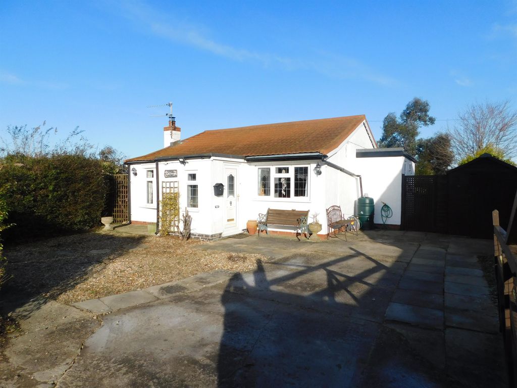 2 bed detached bungalow for sale in Highgate Lane, SuttonOnSea