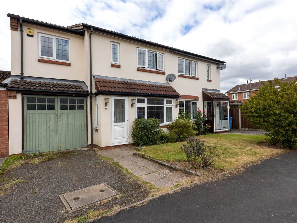 4 bed semidetached house for sale in Severn Drive, Perton