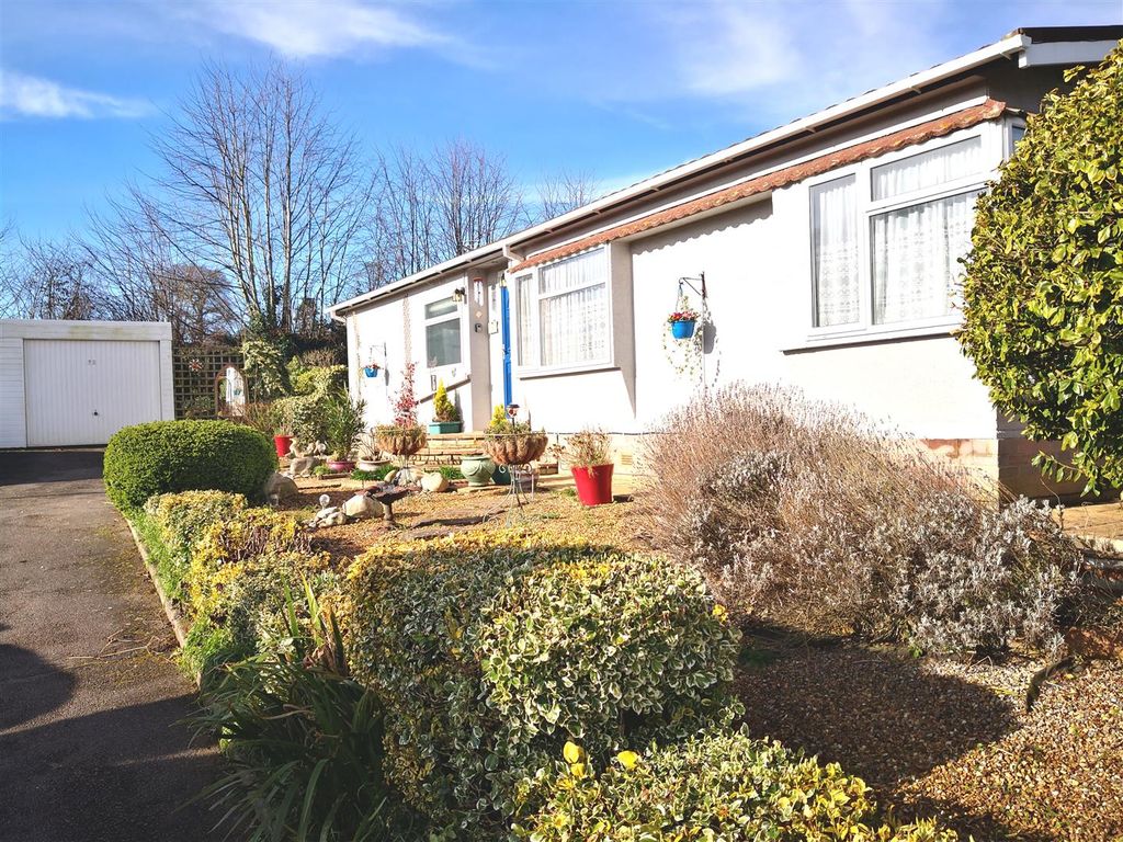 2 bed bungalow for sale in Oak Avenue, Blisworth, Northampton NN7, £185,000 Zoopla