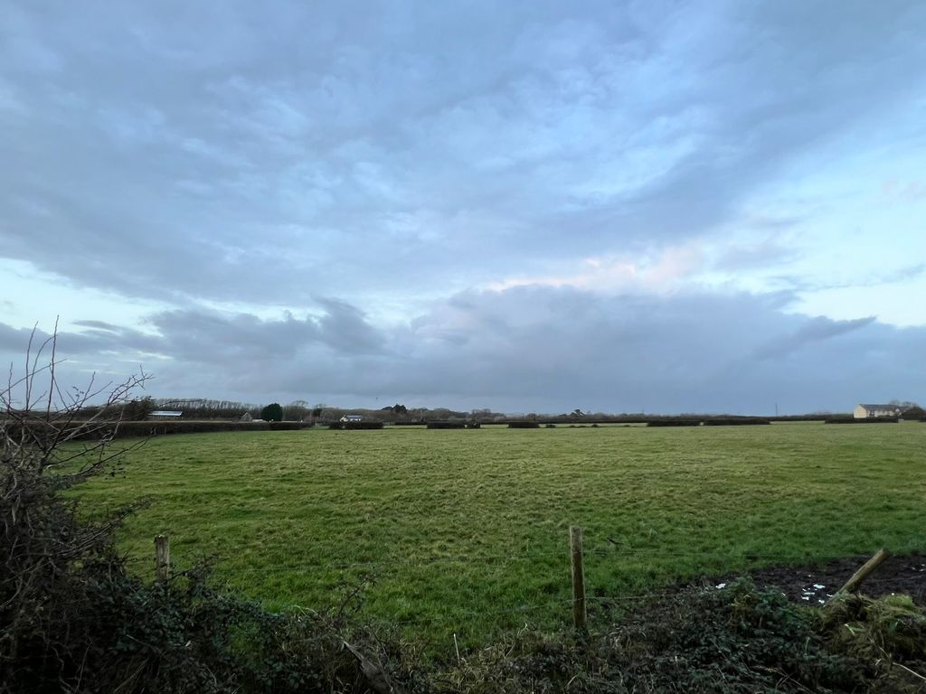 3 bed detached house for sale in Fonmon Park Road, Rhoose CF62, £