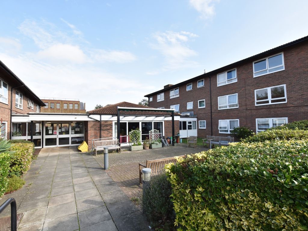 Studio to rent in The Crescent, Sidcup DA14, £650 pcm Zoopla