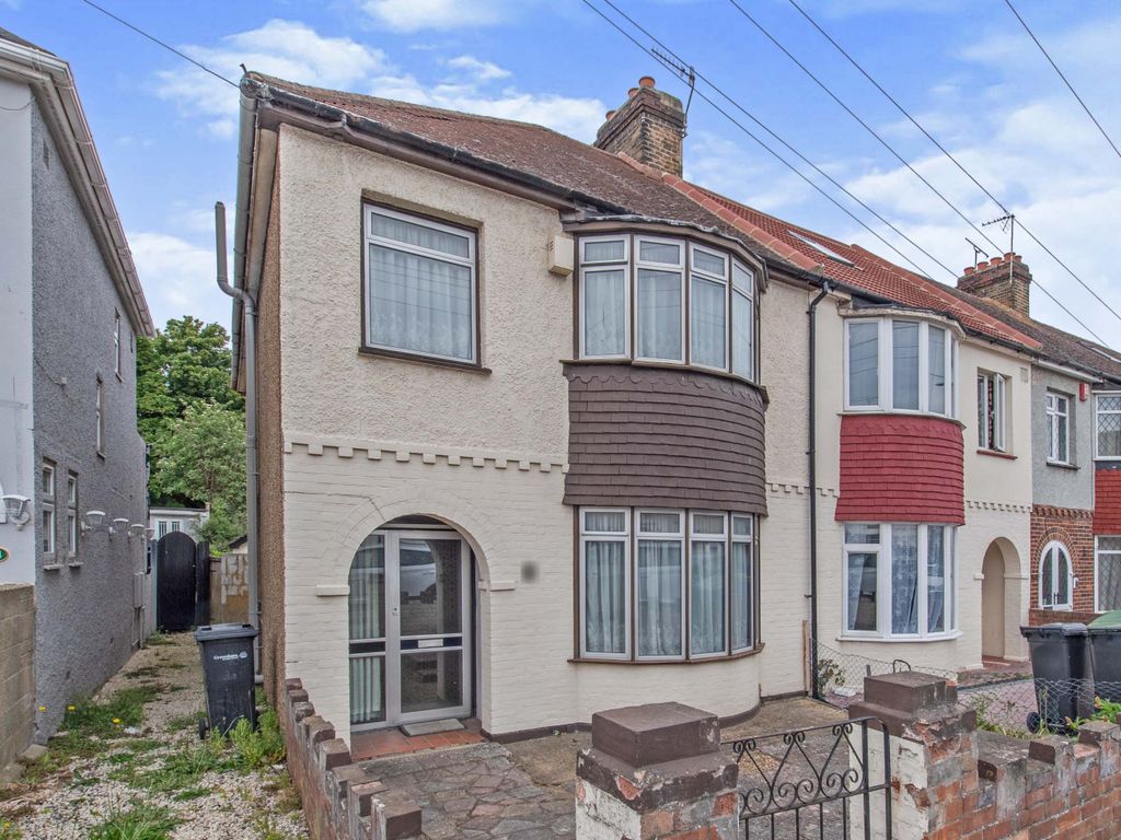 3 bed end terrace house for sale in Abbey Road, Gravesend, Kent DA12