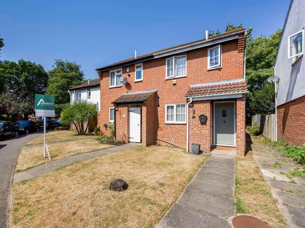 2 bed terraced house to rent in Brambles Farm Drive, Hillingdon