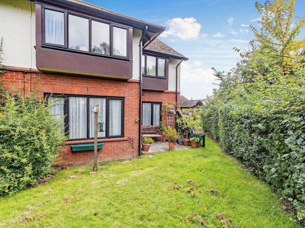 1 bed flat for sale in The Mount, Simpson, Milton Keynes MK6, £140,000