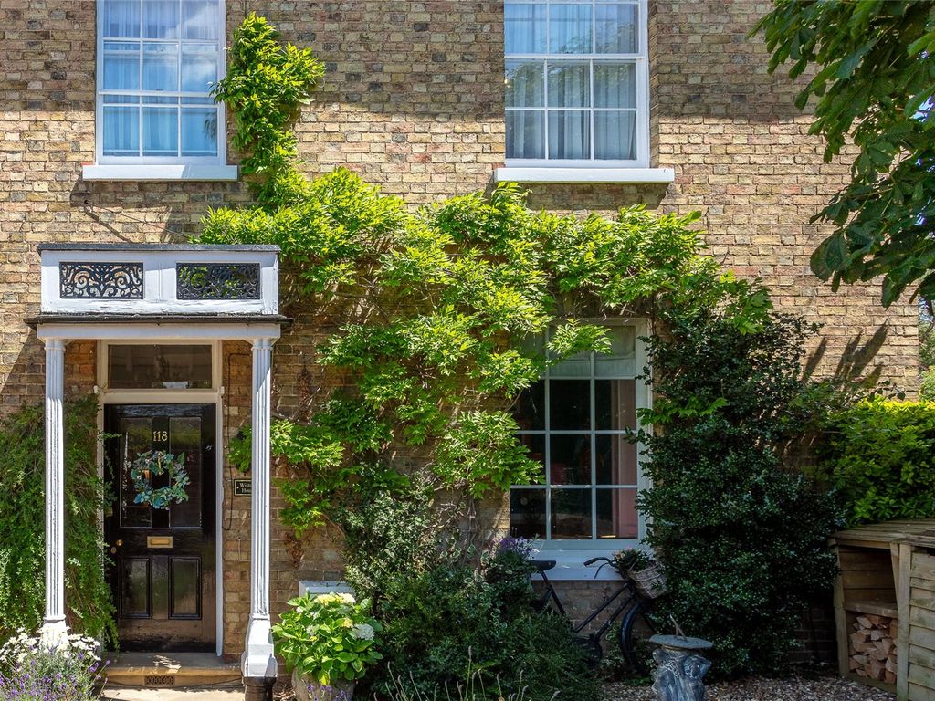 4 bed detached house for sale in High Street, Kempston, Bedfordshire