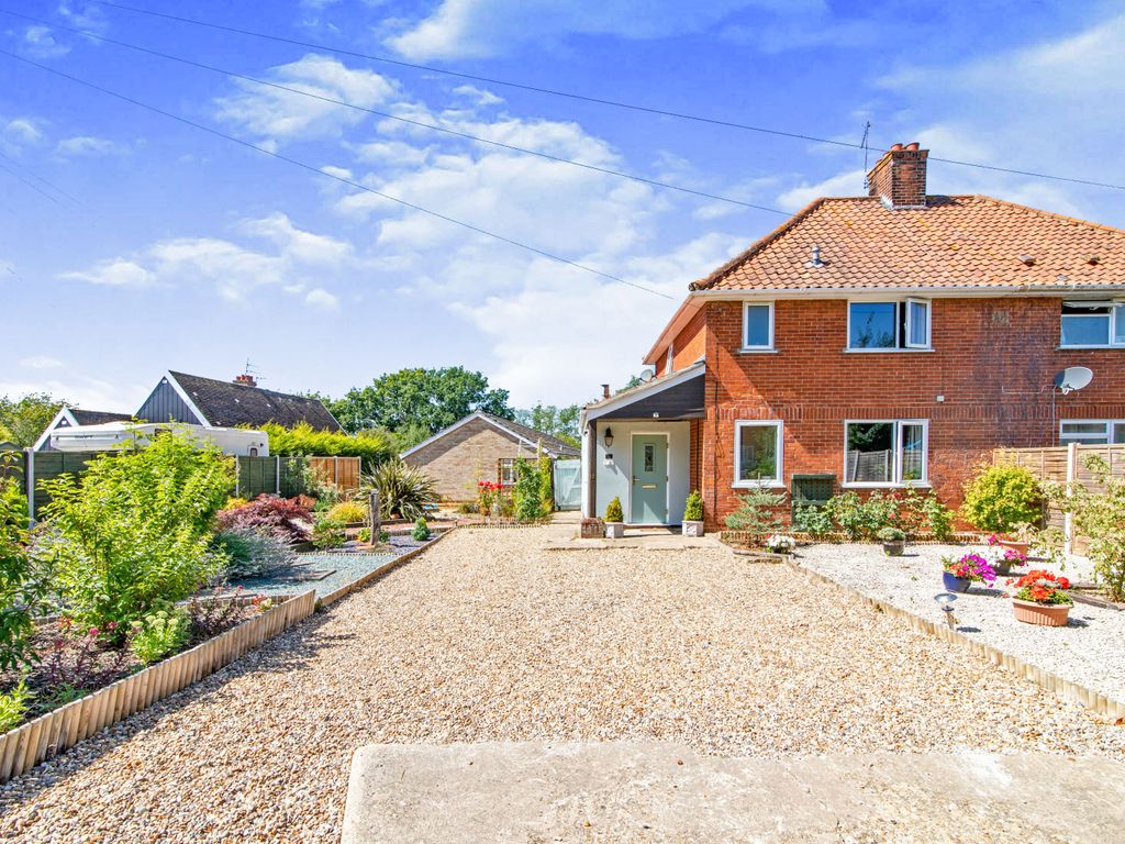 3 bed semidetached house for sale in The Boundaries, Geldeston Road