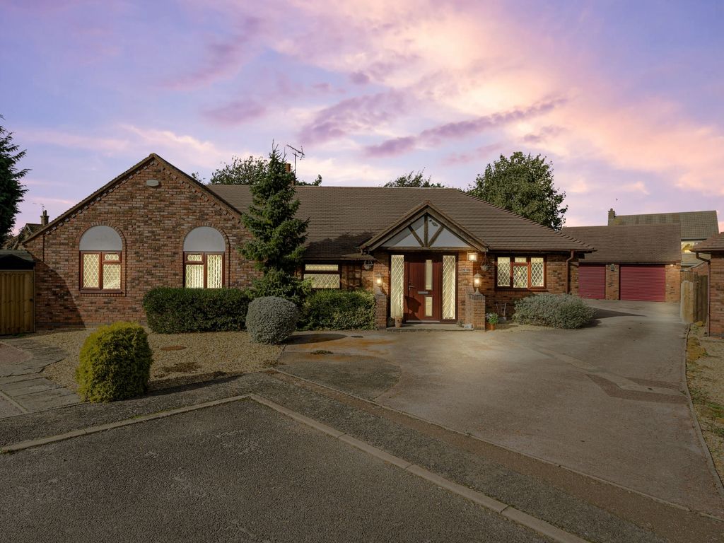 5 bed detached bungalow for sale in The Paddocks, Whittlesey