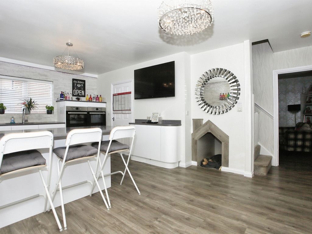 5 bed detached house for sale in Beadle Way, Gunthorpe, Peterborough