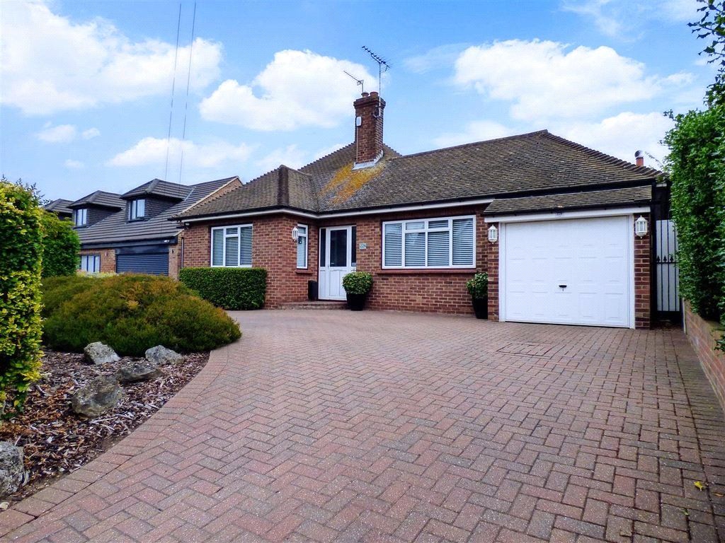 4 bed bungalow for sale in Singlewell Road, Gravesend, Kent DA11, £