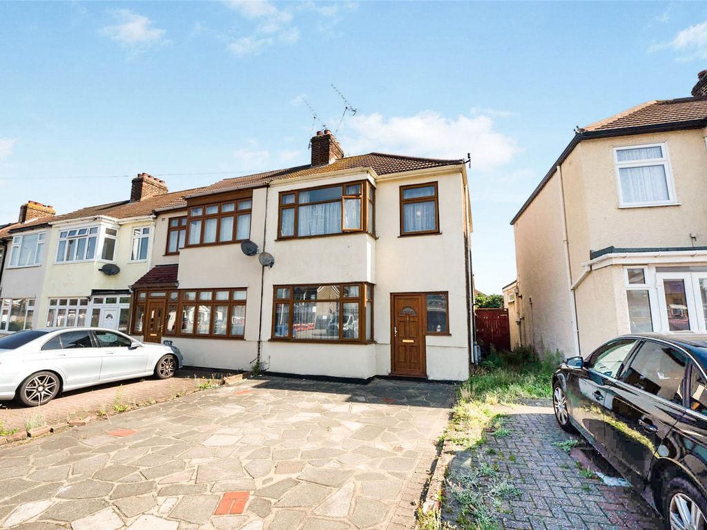 3 bed end terrace house for sale in Rainham Road, Rainham RM13, £