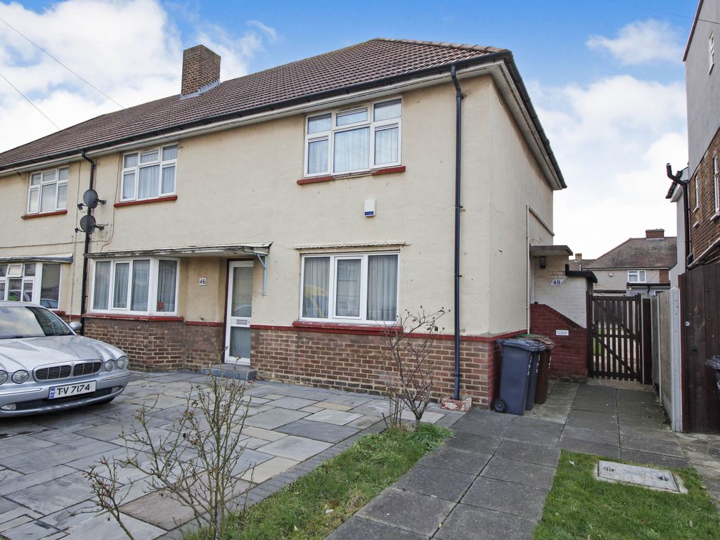 2 bed for sale in Rosslyn Avenue, Dagenham RM8 Zoopla