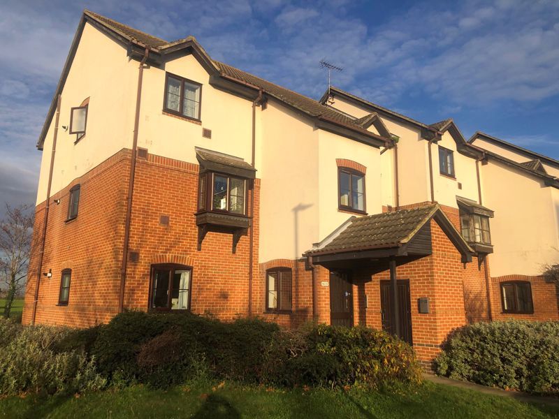 1 bed flat for sale in Caroline Place, Harlington, Hayes UB3, £225,000