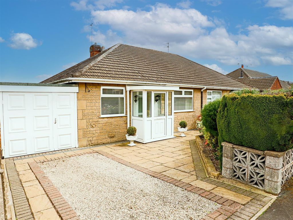 2 bed semidetached bungalow for sale in Cedar Road, Earl Shilton
