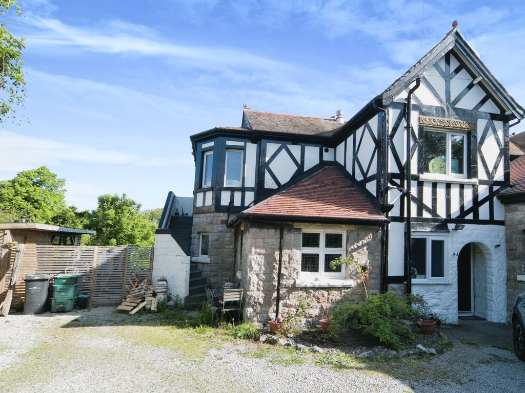 2 bed flat for sale in Abergele Road, Old Colwyn, Colwyn Bay, Conwy